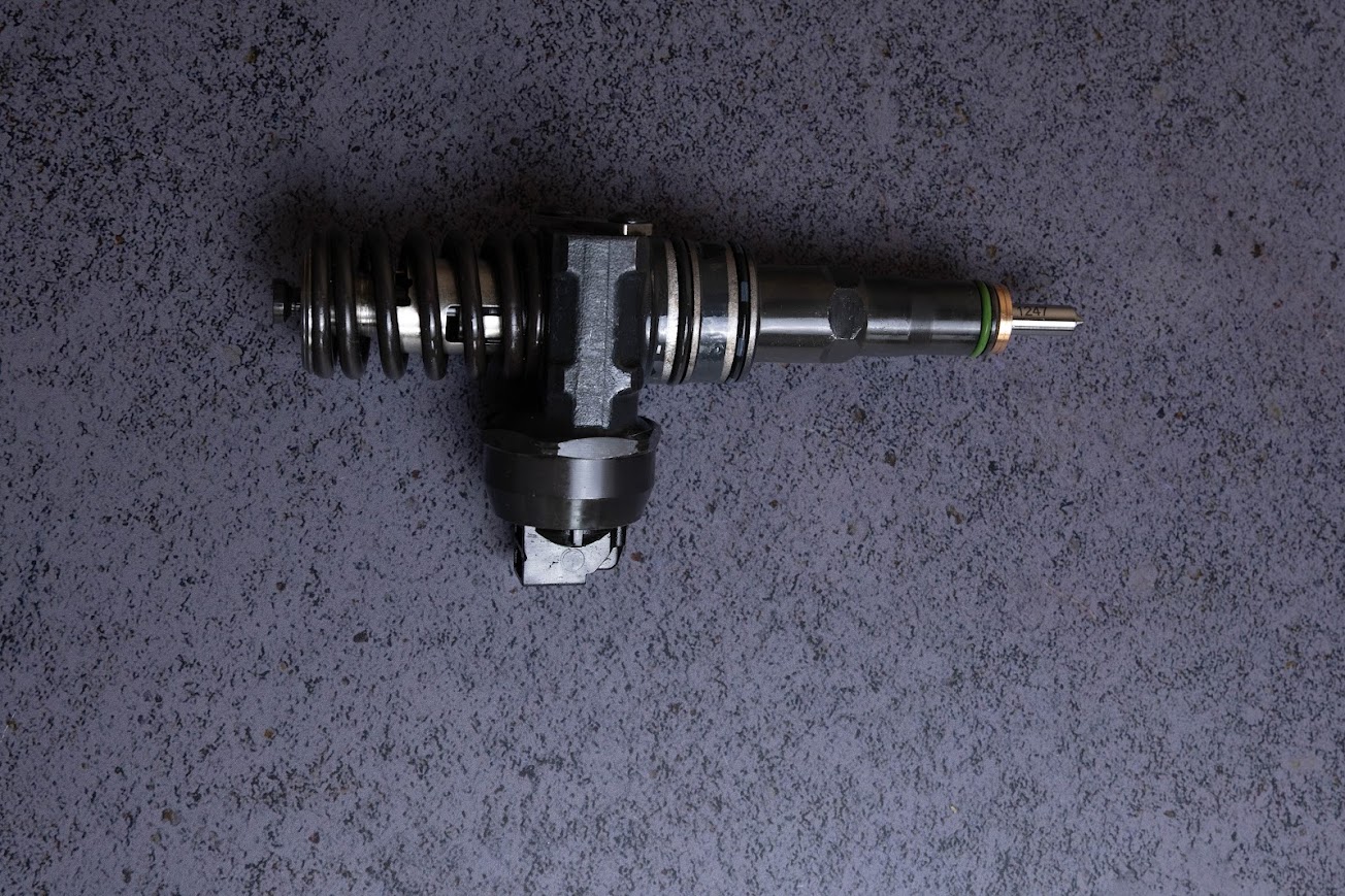 038130073AQ насос форсунка BOSCH для двигуна VAG , 1.4 TD. Ціна обмінної форсунки 40Euro - потрібно додати до основної вартості, якщо ви не повертаєте вашу форсунку. Гарантія 6 місяців.