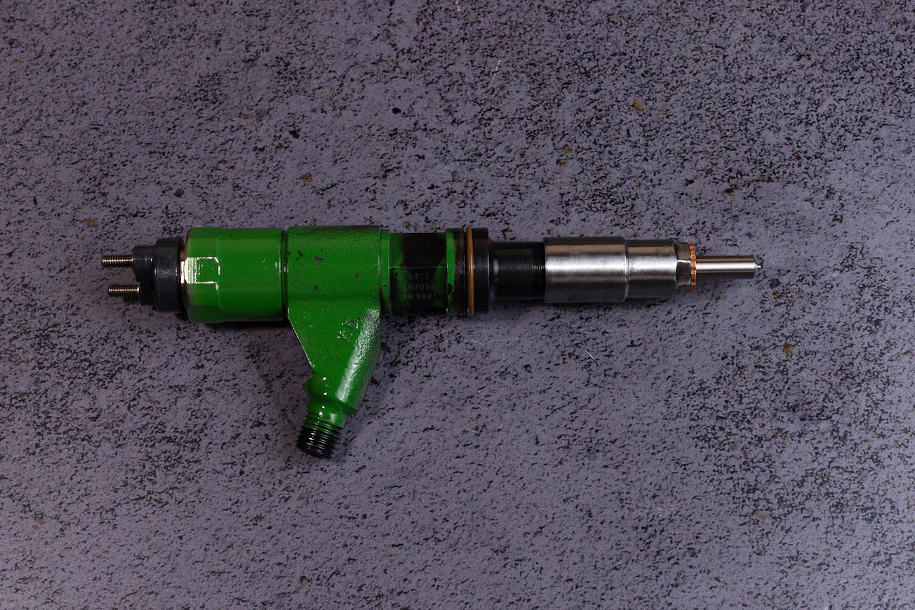 RE546784 форсунка для двигуна JOHN DEERE 4045. Ціна обмінної форсунки 40Euro - потрібно додати до основної вартості, якщо ви не повертаєте вашу форсунку. Гарантія 6 місяців.