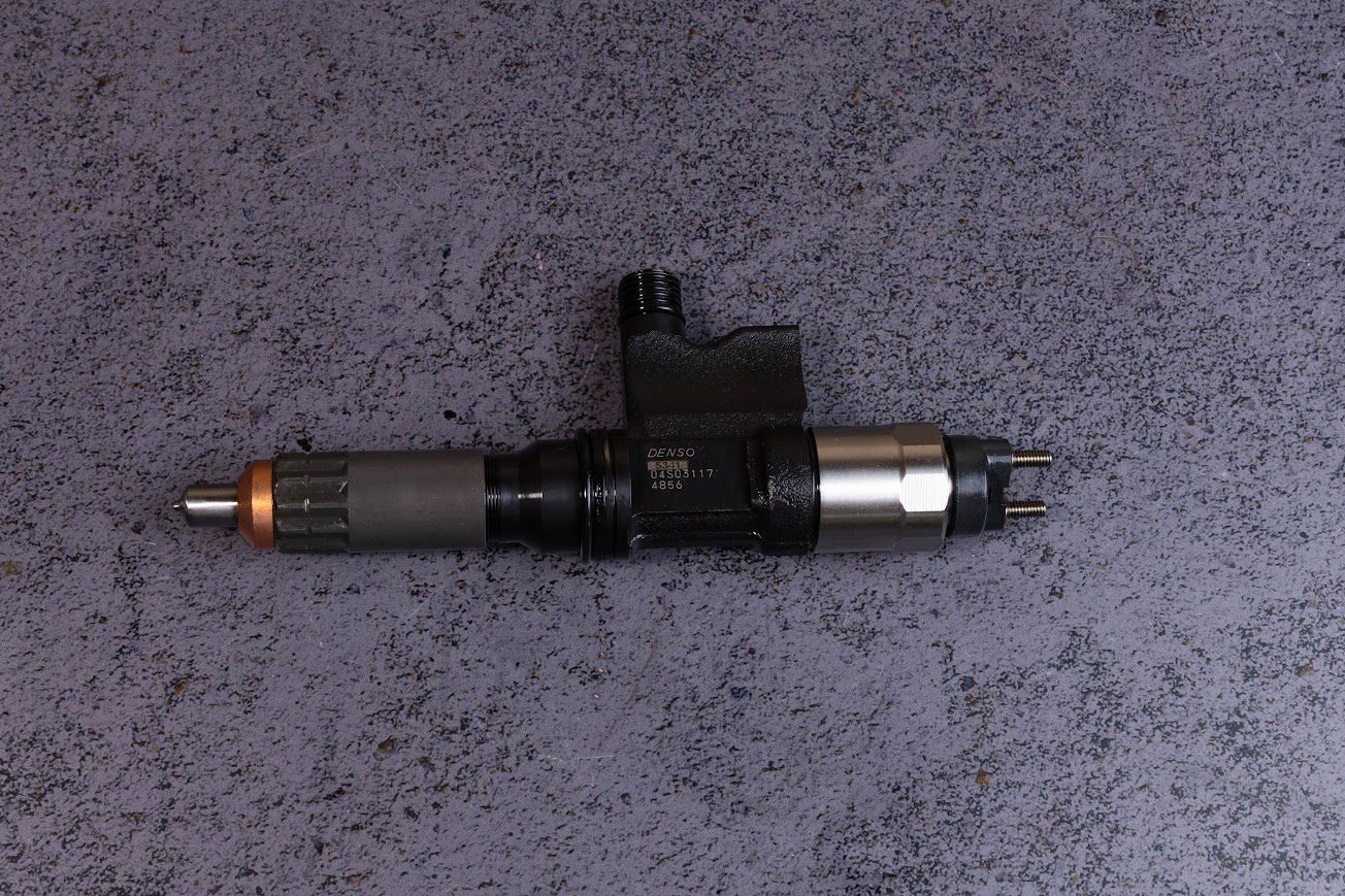 8976024855 форсунка для двигуна ISUZU 4HK1, 6HK1. Ціна обмінної форсунки 40Euro - потрібно додати до основної вартості, якщо ви не повертаєте вашу форсунку. Гарантія 6 місяців.