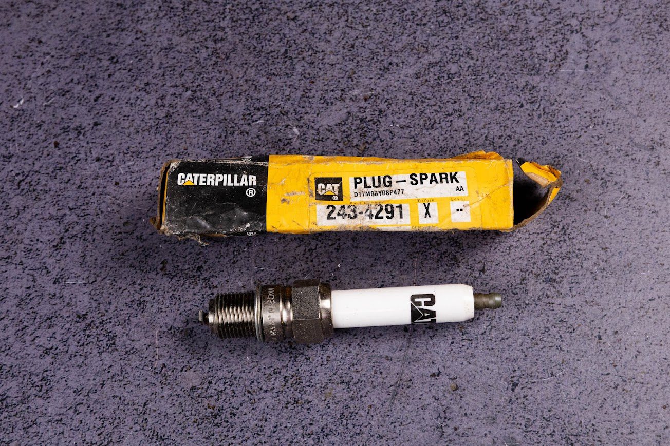 2434291, 2249876 Свічка запалювання для двигуна Caterpillar. Гарантія 6 місяців.