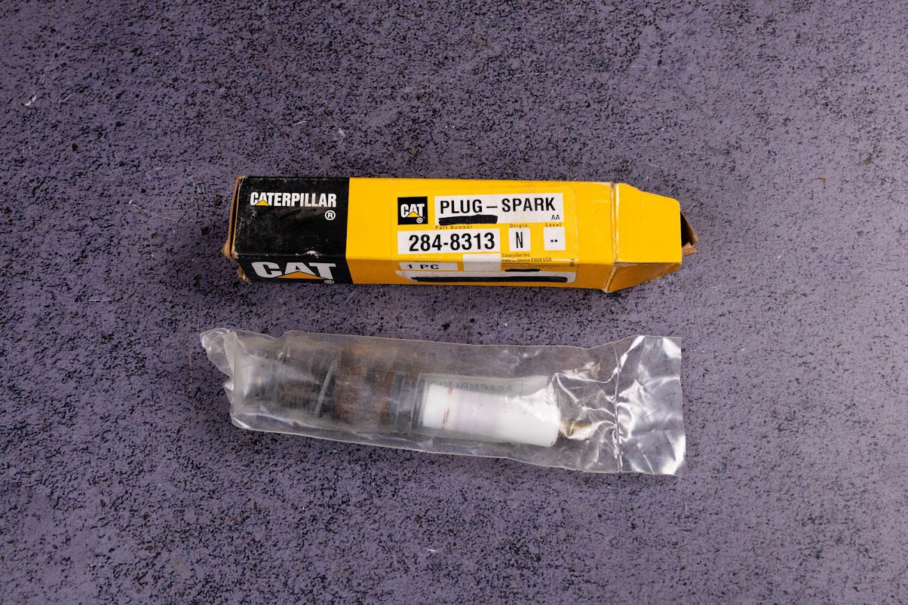 2848313, 1999012, 3465123 Свічка запалювання для двигуна Caterpillar. Гарантія 6 місяців.