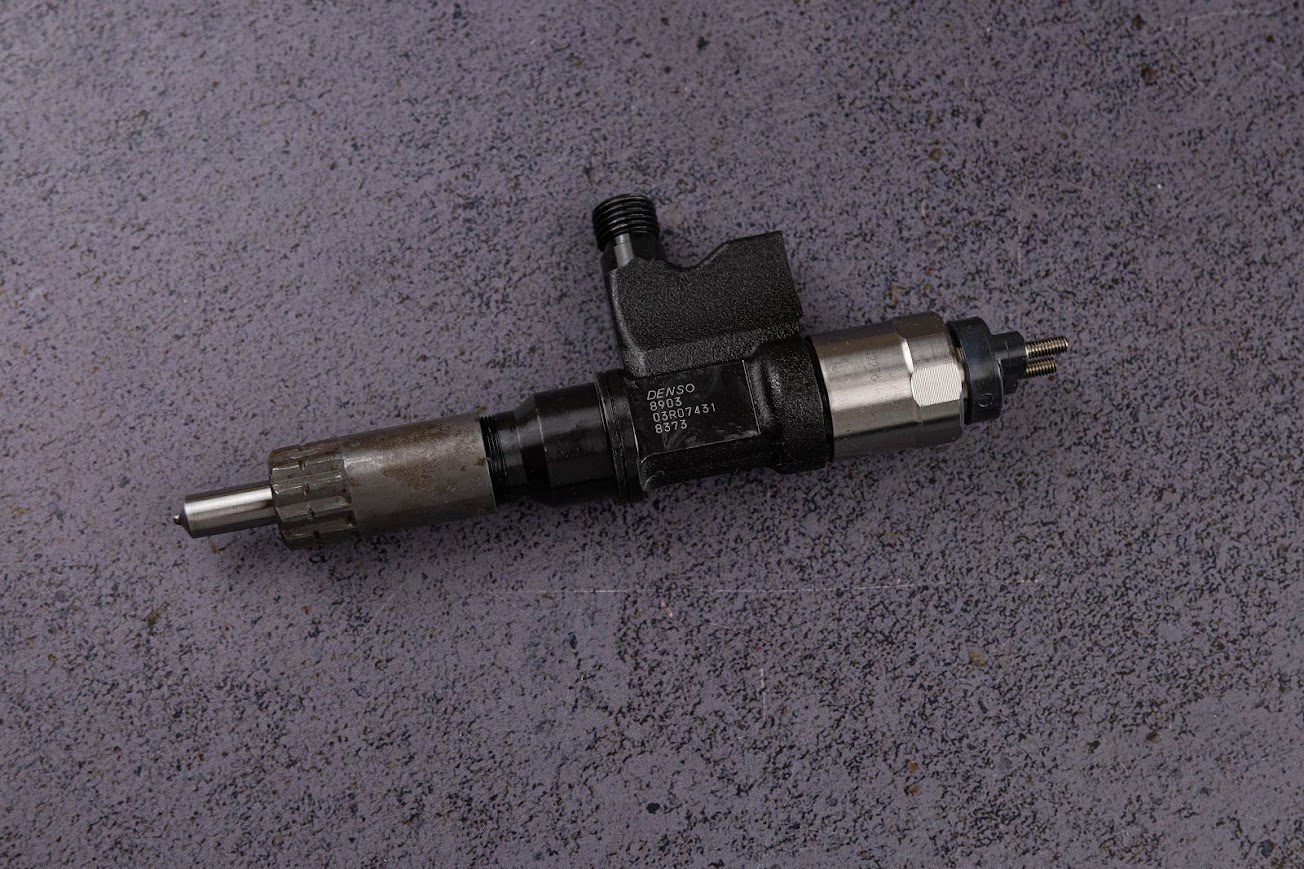 8981518376 Denso CR інжектор / форсунка ISUZU 4HK1, 6HK1. Ціна обмінної форсунки 40Euro - потрібно додати до основної вартості, якщо ви не повертаєте вашу форсунку. Гарантія 6 місяців.