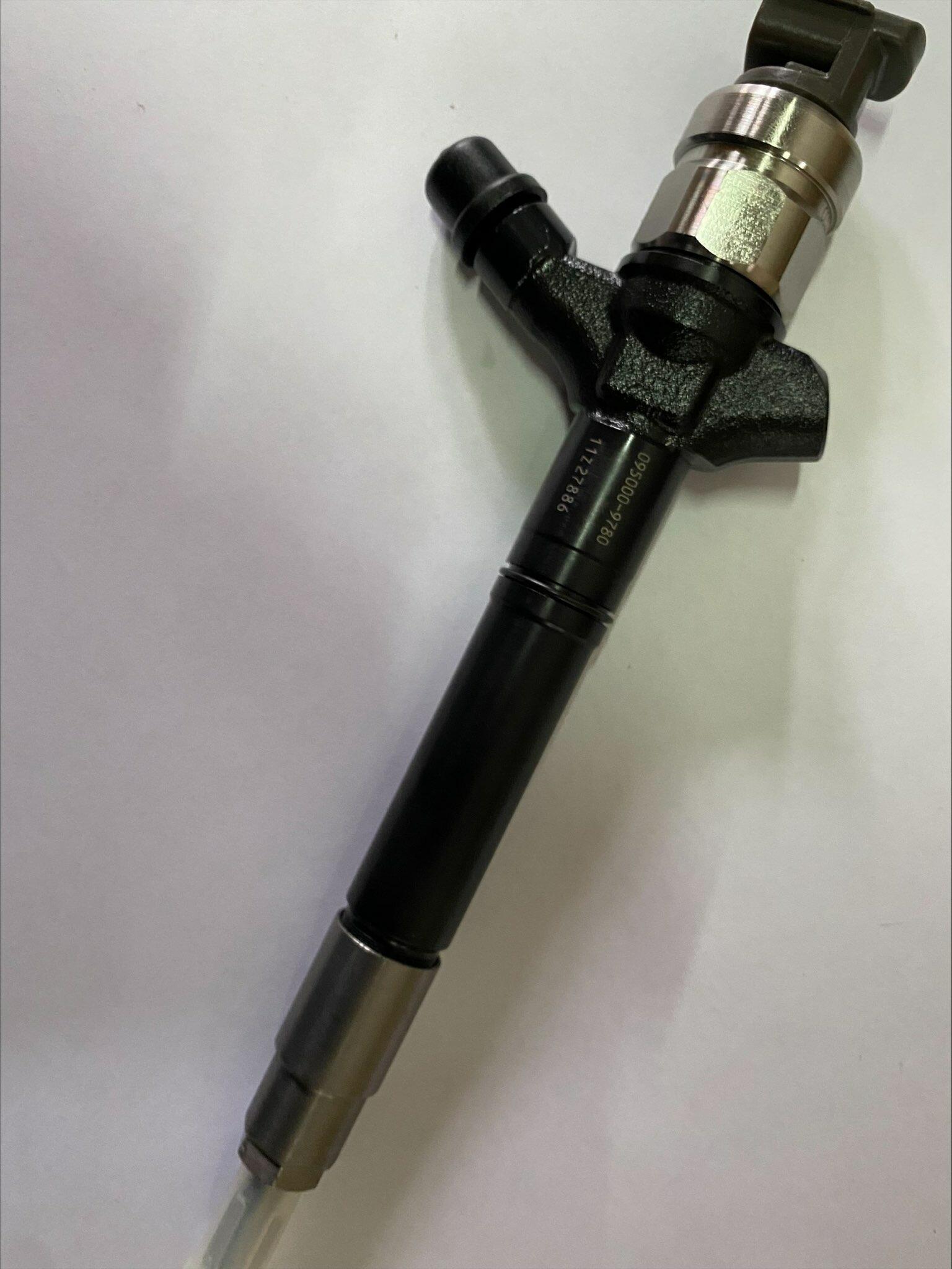 095000-9771 Denso Паливна форсунка  двигуна 1VD-FTV Нова LP