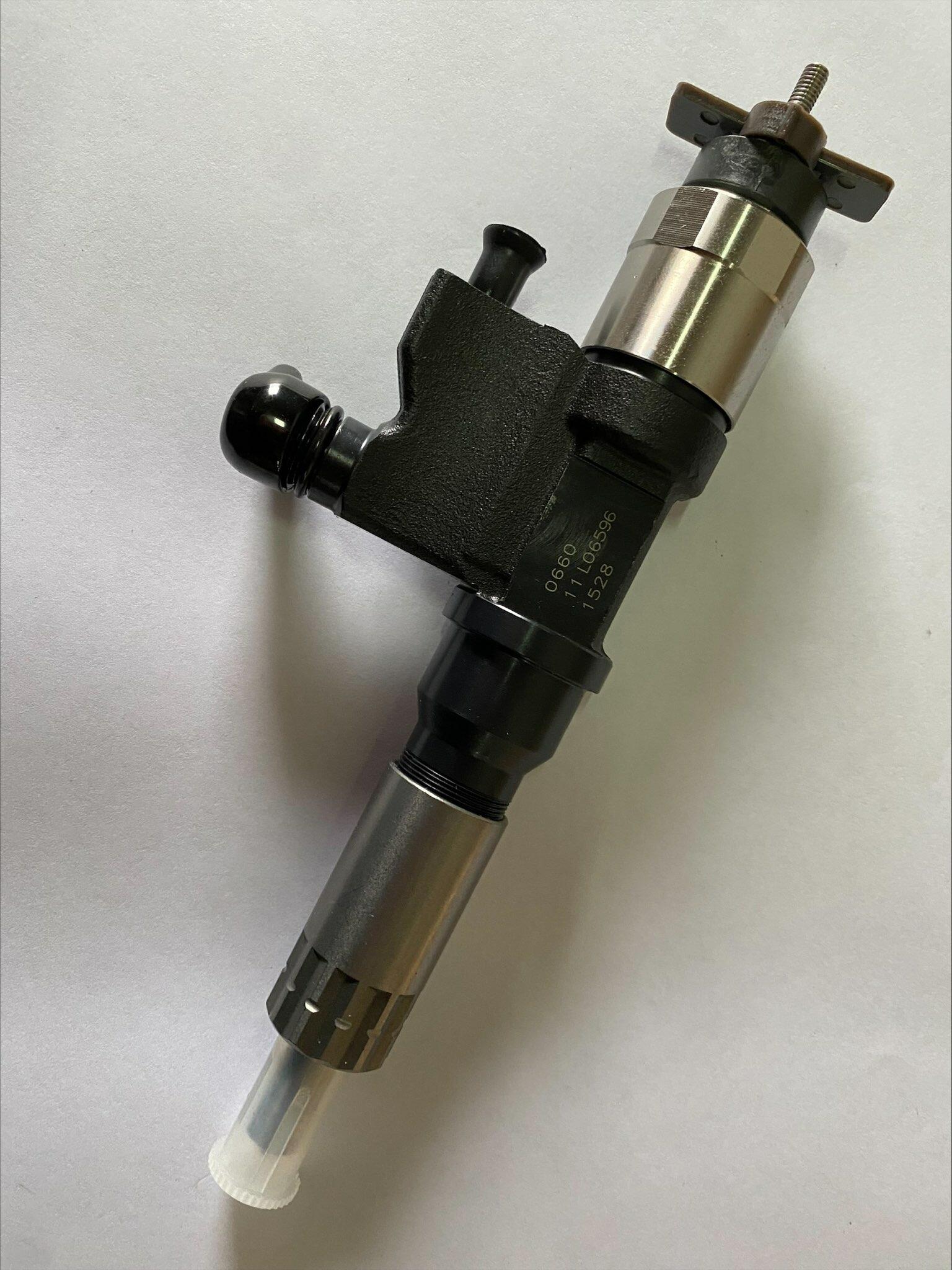 095000-8900 Denso Паливна форсунка  двигуна 4HK1 / 6HK1 Нова LP