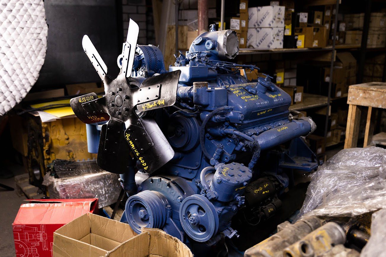 6V71 Detroit Diesel 6V71 – це двотактний дизельний двигун V6 з 6,99 літра. Потужність: близько 238 к.с. при 2100 об/хв. Гарантія 6 місяців.nn