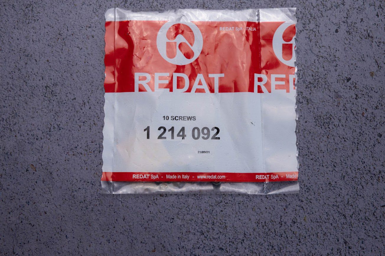 1214092, 3329685 Фіксатор клапана - гвинт до форсунок 4062568, 4062569, 4088665, 4928260, 4954434, 4954646, 1764365, 4954888. Гарантія 6 місяців.