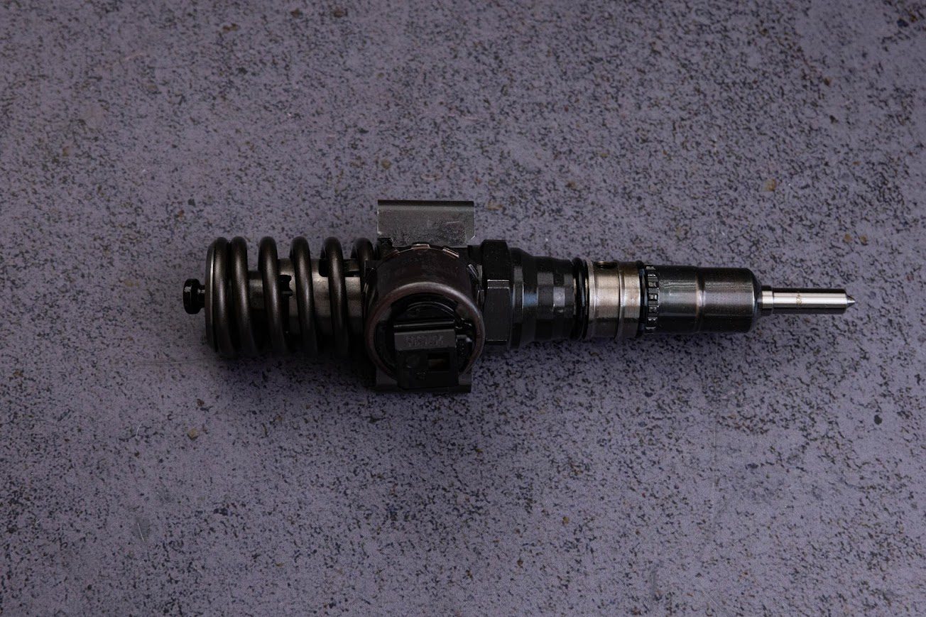 03G130073GX насос форсунка BOSCH для двигуна