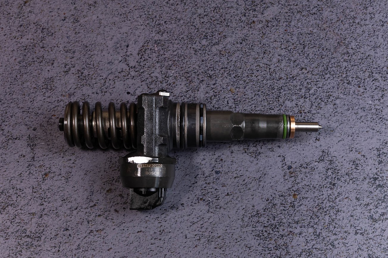 038130079QX насос форсунка BOSCH для двигуна AUDI