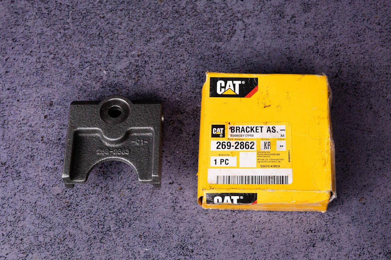 2692862, 2400324 Вузол кронштейна для техніки Caterpillar. Гарантія 6 місяців.