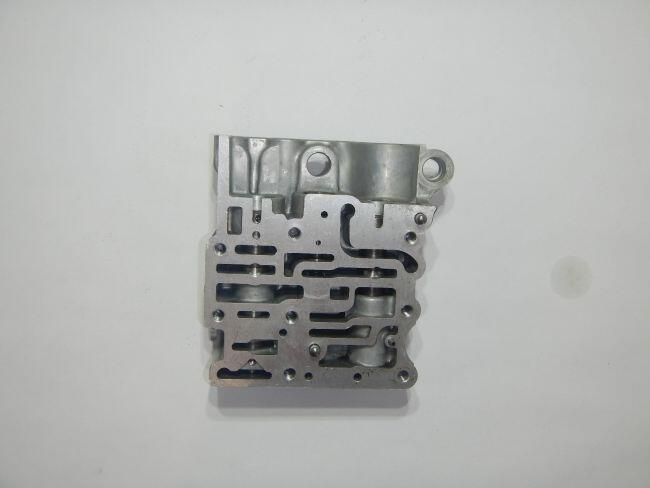 R78038 JOHN DEERE Корпус клапана зчеплення Housing Used Clutch Valve for John DeereВ® Tractor